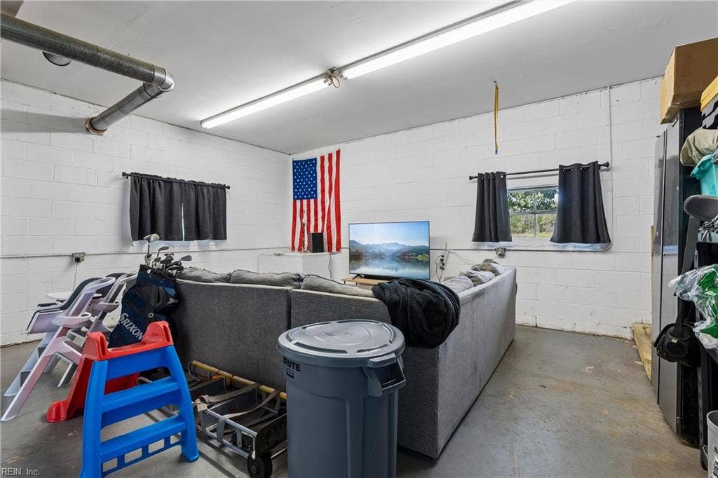 219 Wind Mill Point Road, Hampton, VA 23664 219 Wind Mill Point Road, Hampton, VA 23664