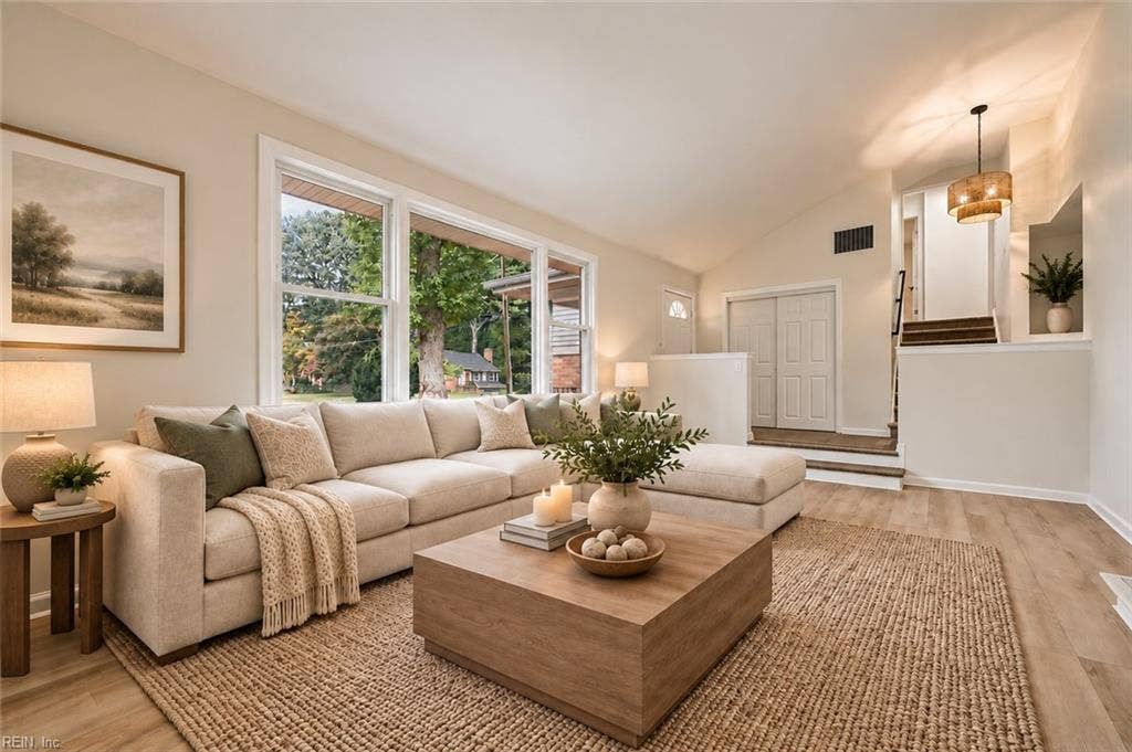 537 Hallmark Drive, Newport News, VA 23606 Formal Living Room