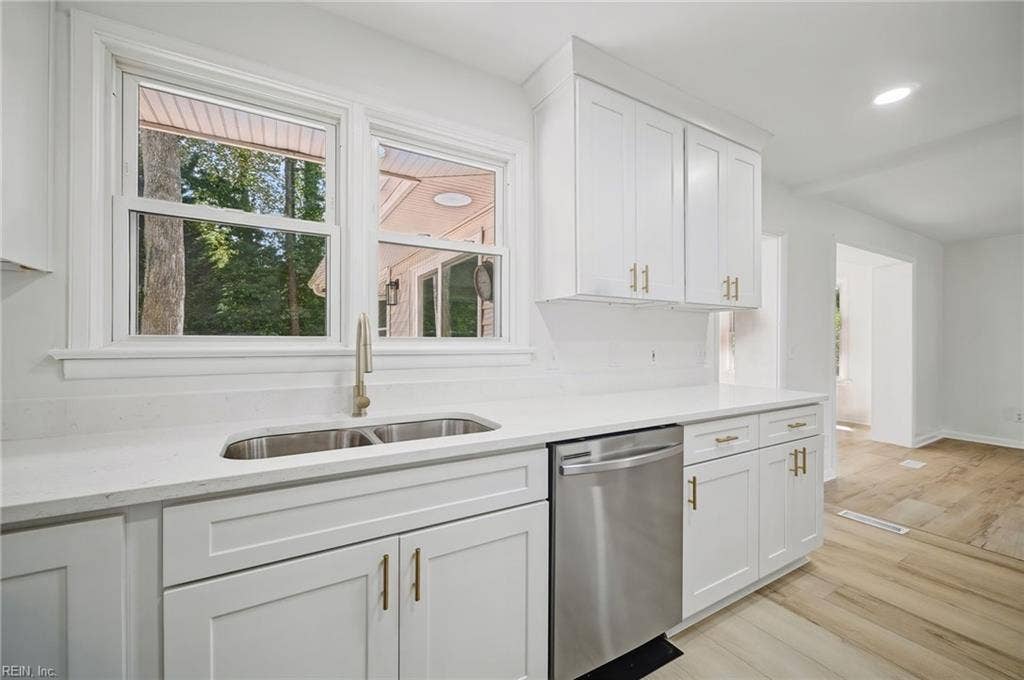 537 Hallmark Drive, Newport News, VA 23606 537 Hallmark Drive, Newport News, VA 23606