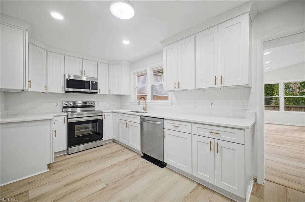 537 Hallmark Drive, Newport News, VA 23606 537 Hallmark Drive, Newport News, VA 23606