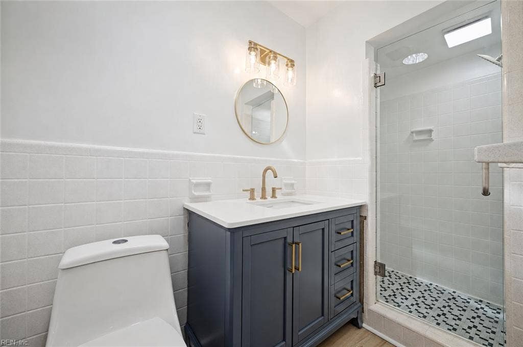 537 Hallmark Drive, Newport News, VA 23606 Primary Bathroom