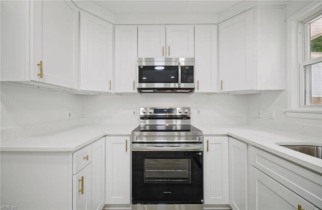 537 Hallmark Drive, Newport News, VA 23606 537 Hallmark Drive, Newport News, VA 23606