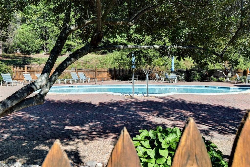 116 Cove Point Lane, Williamsburg, VA 23185 Community Pool