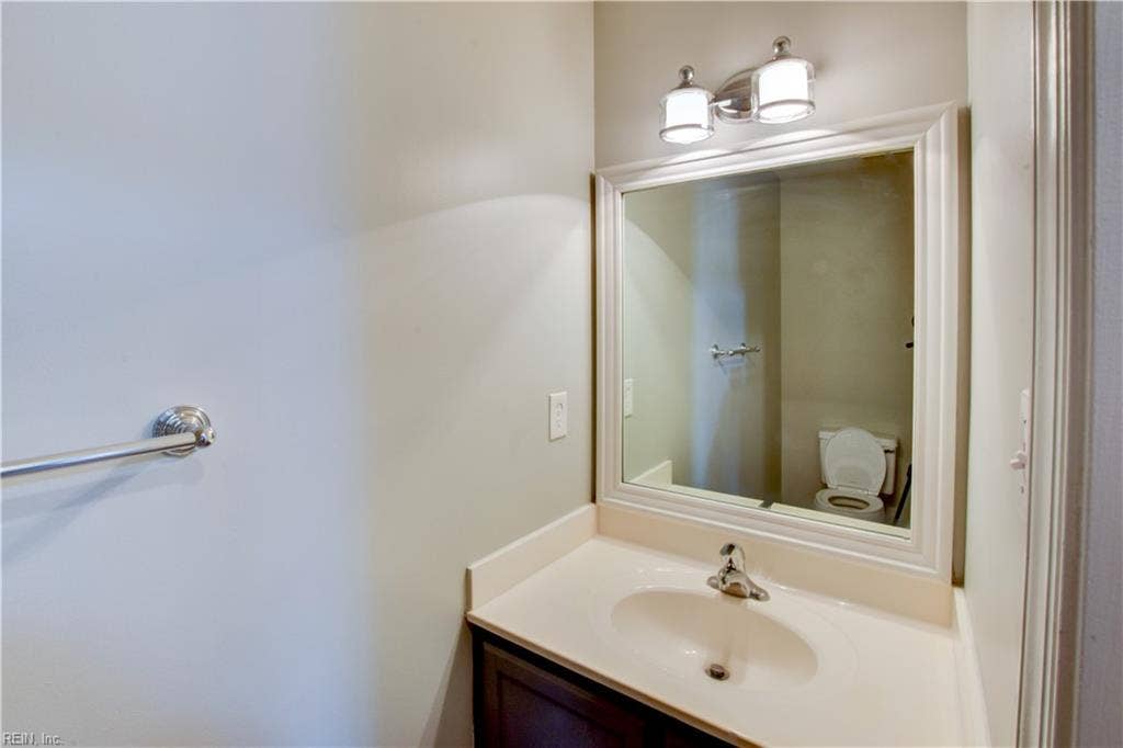 5029 Heathglen Circle, Virginia Beach, VA 23456 5029 Heathglen Circle, Virginia Beach, VA 23456