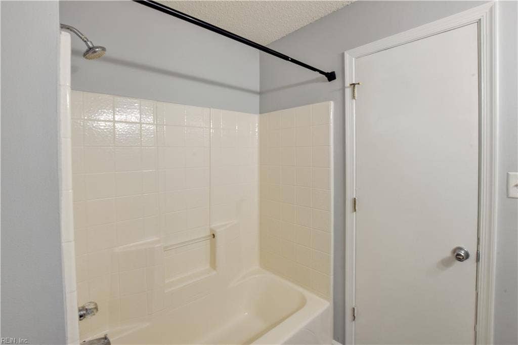5029 Heathglen Circle, Virginia Beach, VA 23456 5029 Heathglen Circle, Virginia Beach, VA 23456