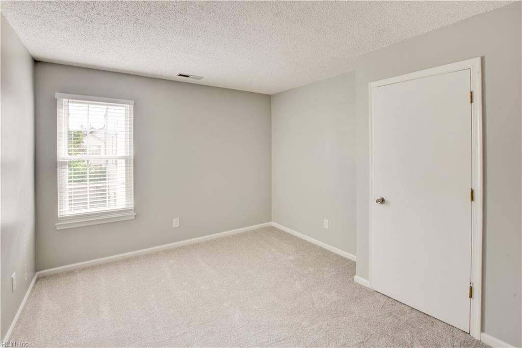 5029 Heathglen Circle, Virginia Beach, VA 23456 5029 Heathglen Circle, Virginia Beach, VA 23456