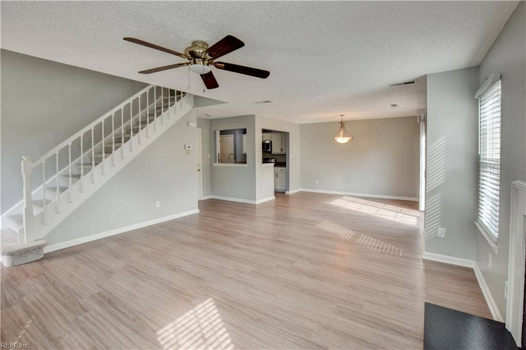 5029 Heathglen Circle, Virginia Beach, VA 23456 5029 Heathglen Circle, Virginia Beach, VA 23456