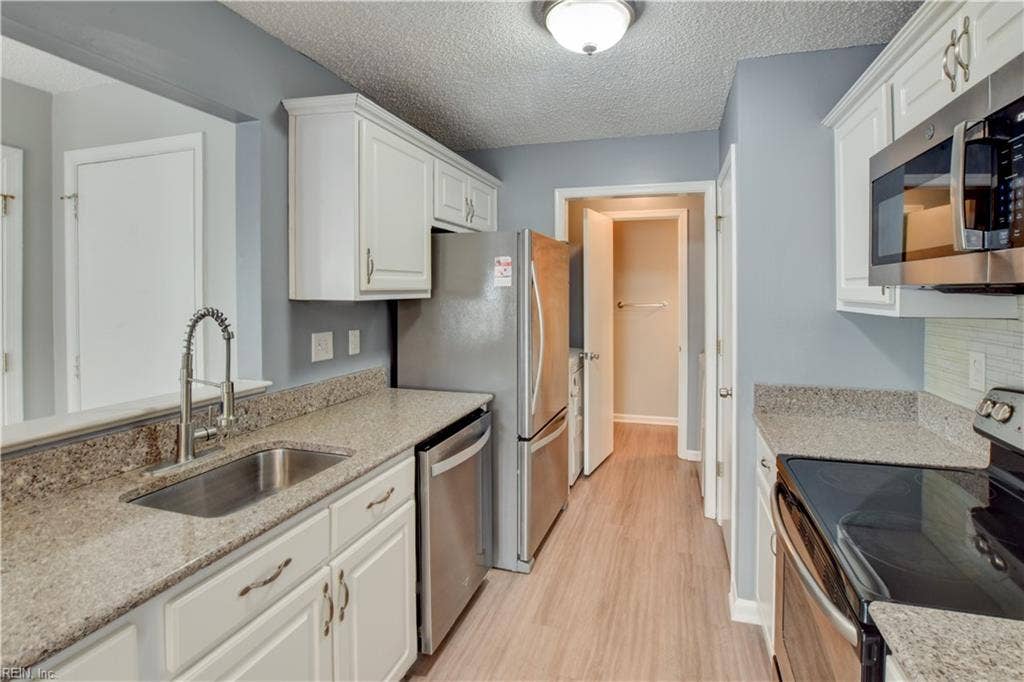 5029 Heathglen Circle, Virginia Beach, VA 23456 5029 Heathglen Circle, Virginia Beach, VA 23456