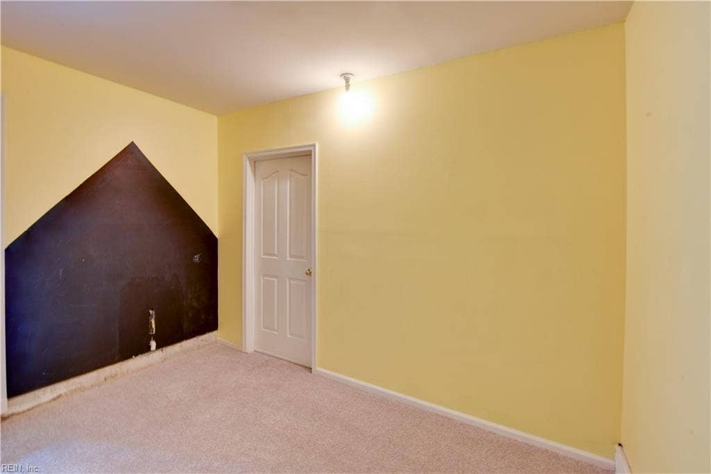 5029 Heathglen Circle, Virginia Beach, VA 23456 5029 Heathglen Circle, Virginia Beach, VA 23456