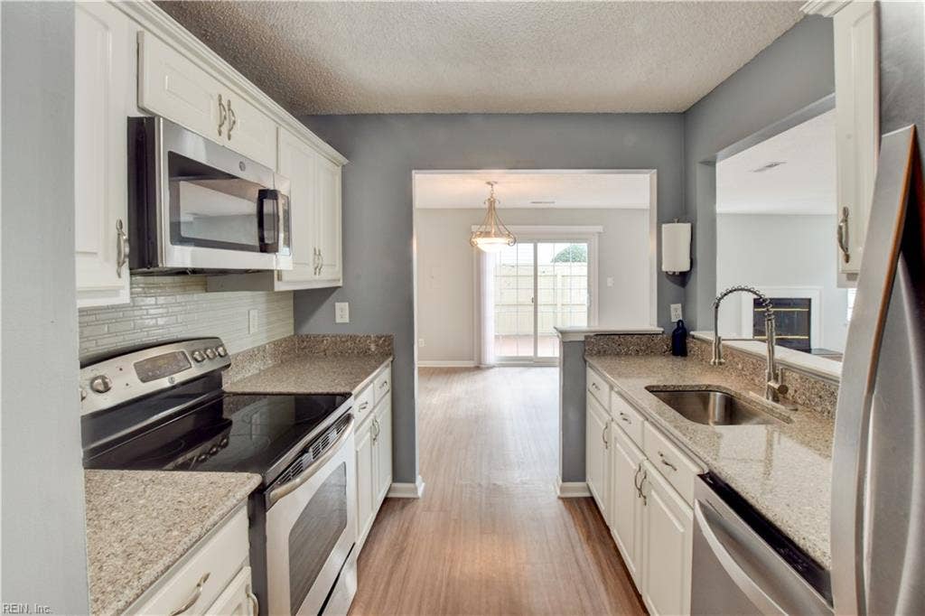 5029 Heathglen Circle, Virginia Beach, VA 23456 5029 Heathglen Circle, Virginia Beach, VA 23456