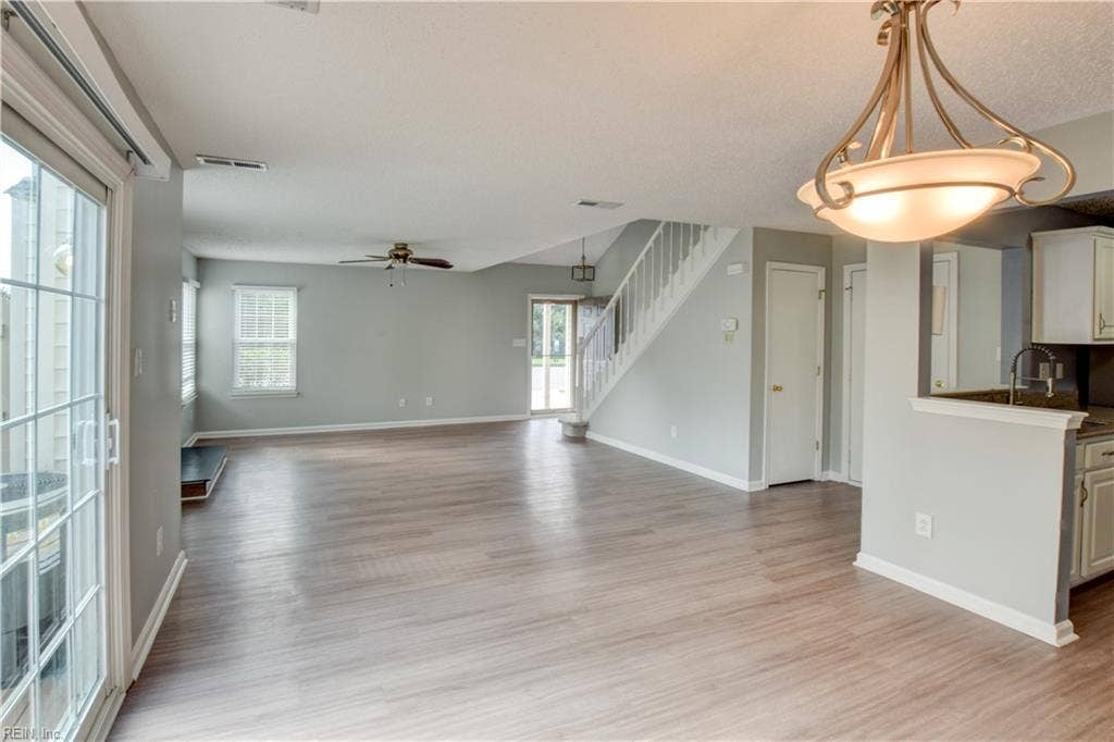 5029 Heathglen Circle, Virginia Beach, VA 23456 5029 Heathglen Circle, Virginia Beach, VA 23456