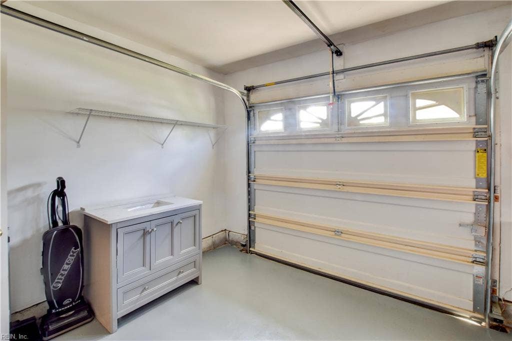 5029 Heathglen Circle, Virginia Beach, VA 23456 5029 Heathglen Circle, Virginia Beach, VA 23456