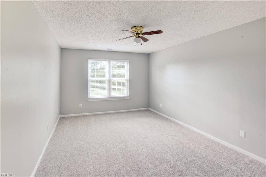 5029 Heathglen Circle, Virginia Beach, VA 23456 5029 Heathglen Circle, Virginia Beach, VA 23456