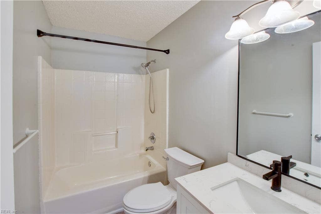5029 Heathglen Circle, Virginia Beach, VA 23456 5029 Heathglen Circle, Virginia Beach, VA 23456