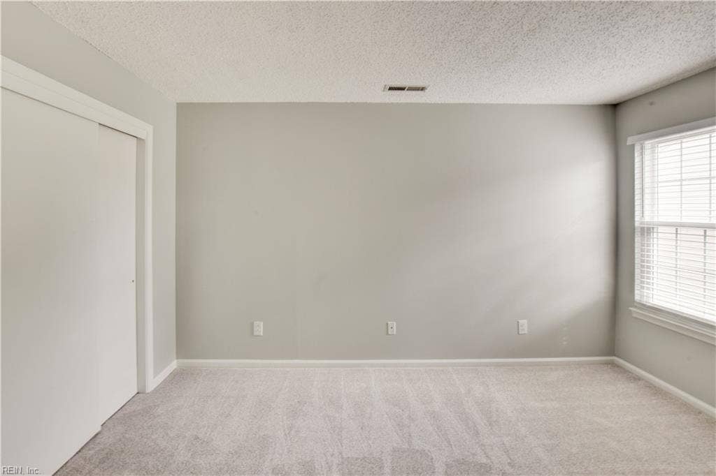 5029 Heathglen Circle, Virginia Beach, VA 23456 5029 Heathglen Circle, Virginia Beach, VA 23456