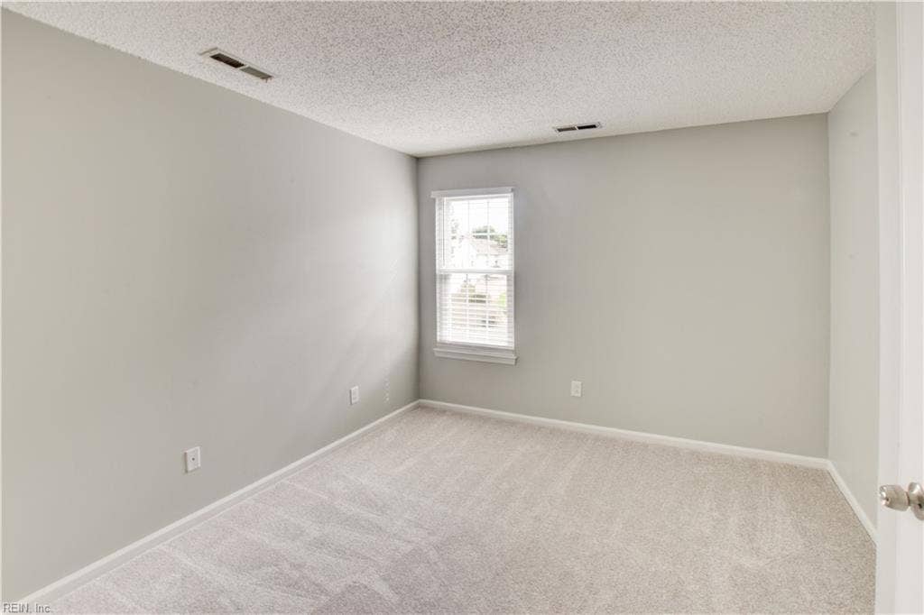 5029 Heathglen Circle, Virginia Beach, VA 23456 5029 Heathglen Circle, Virginia Beach, VA 23456