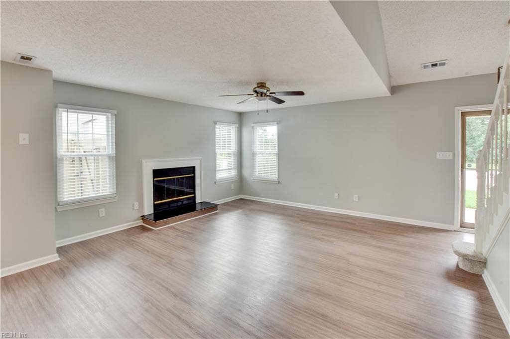 5029 Heathglen Circle, Virginia Beach, VA 23456 5029 Heathglen Circle, Virginia Beach, VA 23456