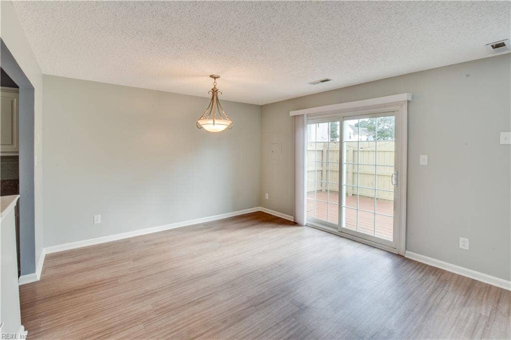 5029 Heathglen Circle, Virginia Beach, VA 23456 5029 Heathglen Circle, Virginia Beach, VA 23456