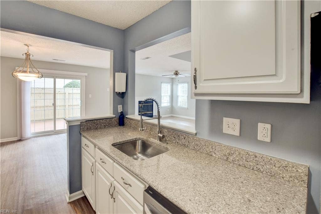 5029 Heathglen Circle, Virginia Beach, VA 23456 5029 Heathglen Circle, Virginia Beach, VA 23456