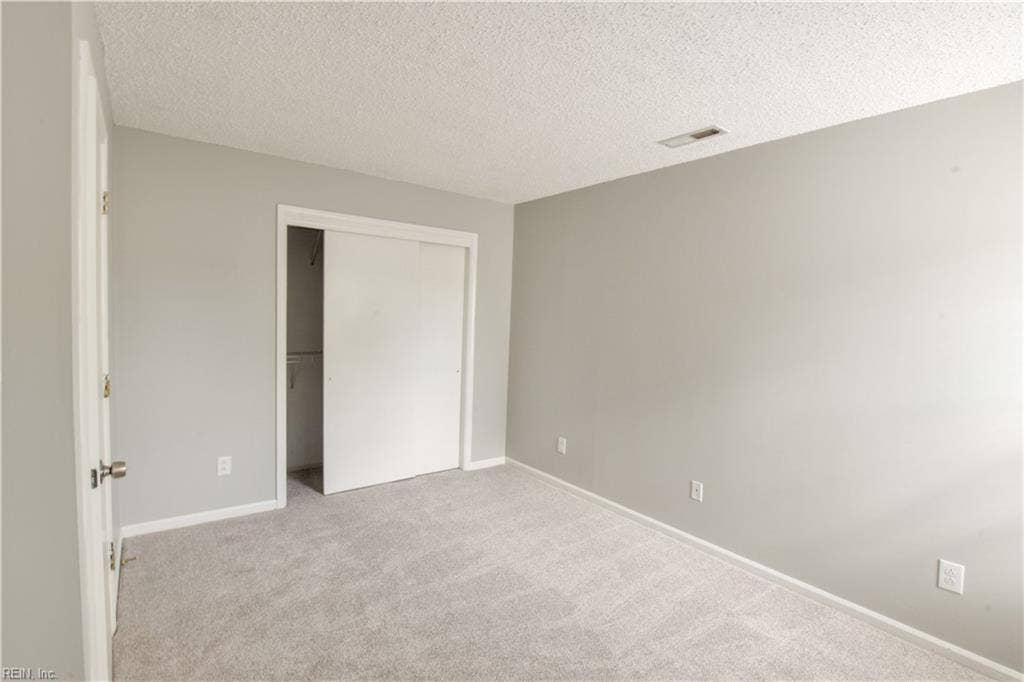 5029 Heathglen Circle, Virginia Beach, VA 23456 5029 Heathglen Circle, Virginia Beach, VA 23456