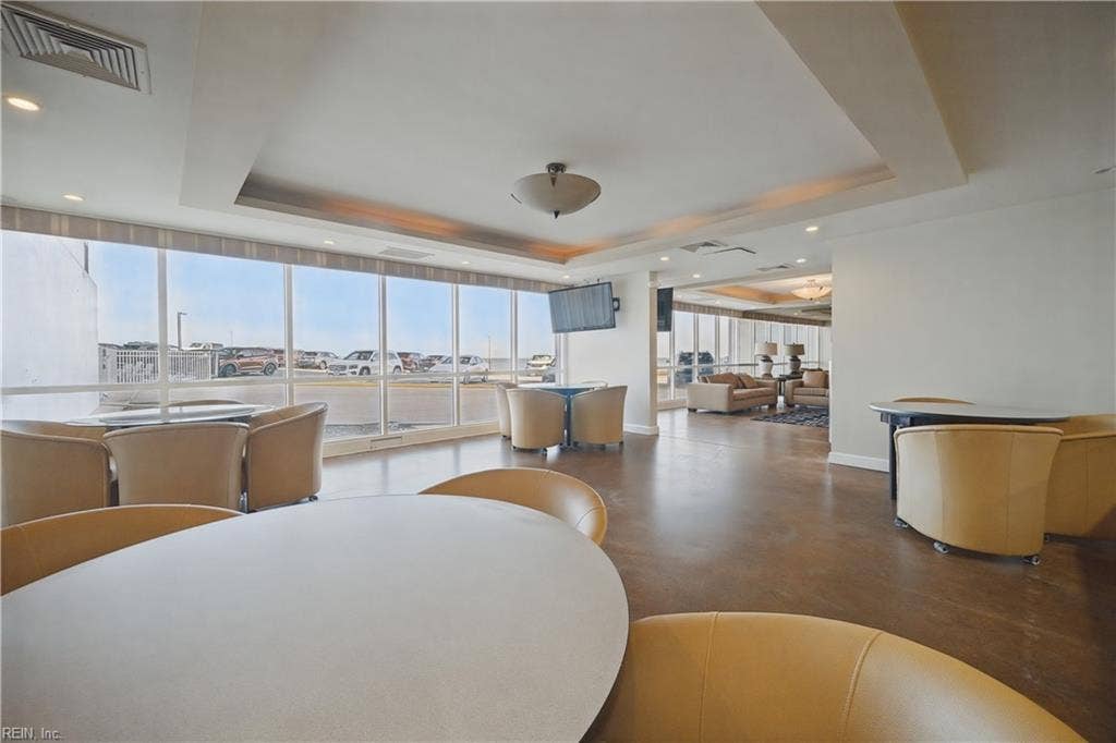 PARTY SOCIAL ROOM