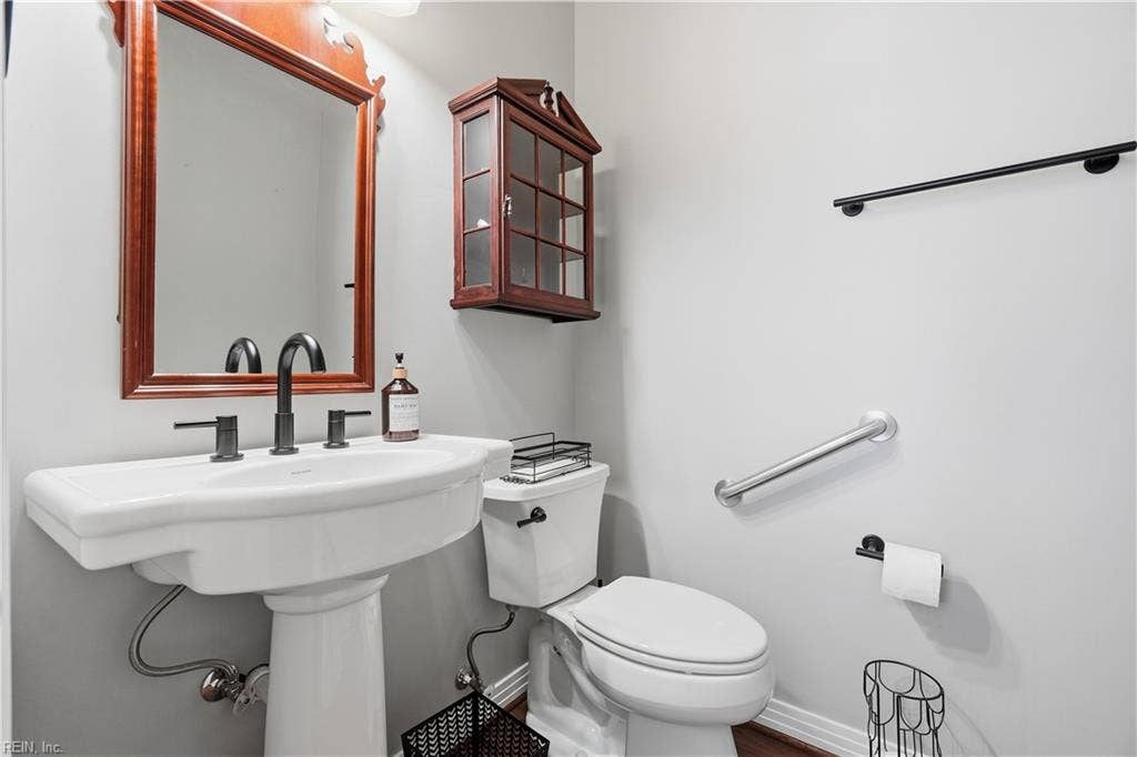 613 Mcrowland Way, Vance Level, Chesapeake, VA 23320 Half bathroom