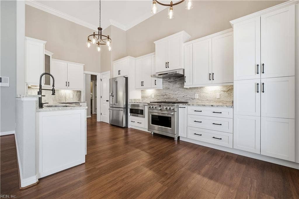 613 Mcrowland Way, Vance Level, Chesapeake, VA 23320 Gourmet Kitchen with high end appliances.