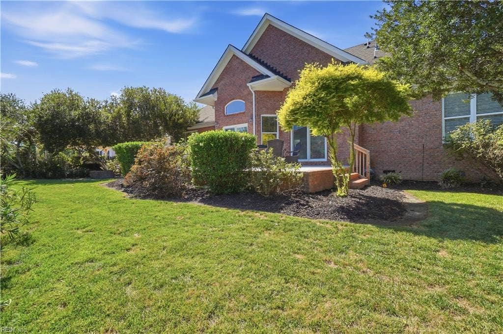 613 Mcrowland Way, Vance Level, Chesapeake, VA 23320 Beautiful private backyard.