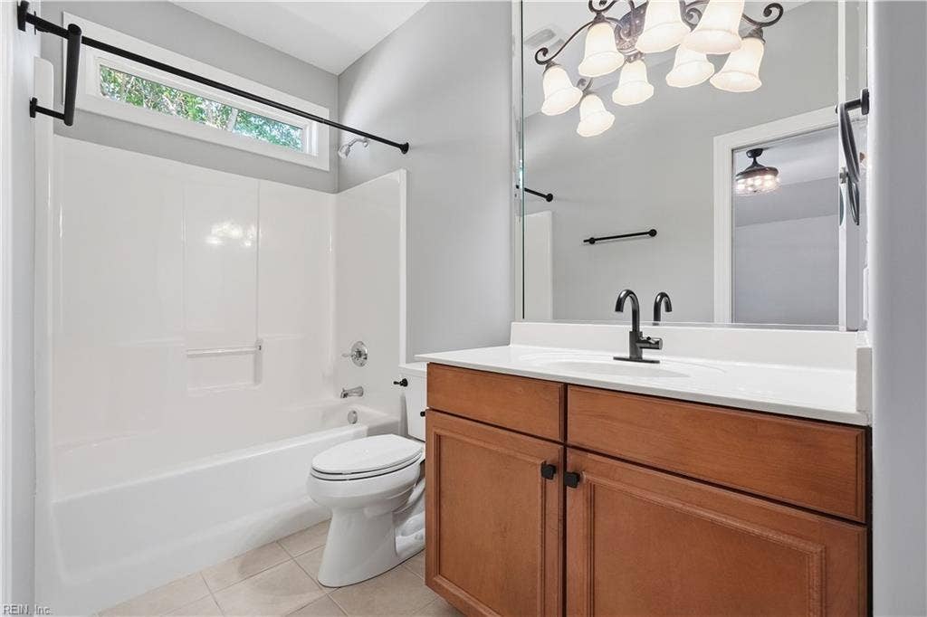 613 Mcrowland Way, Vance Level, Chesapeake, VA 23320 2nd full bathroom.