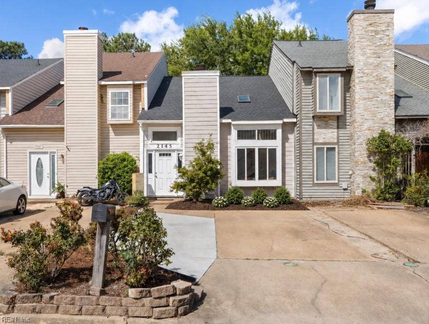 One of a kind no fee townhome in fantastic bayfront community. Front flowerbed is digitally enhanced.
