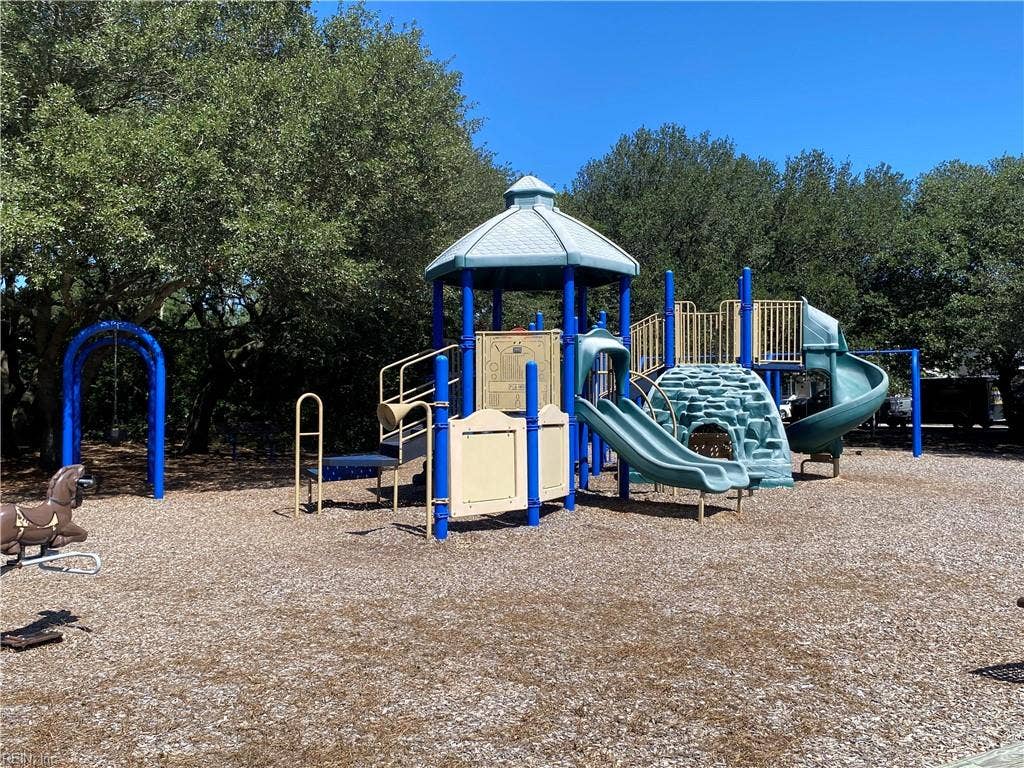 Loch Haven Playground is just a few blocks away.