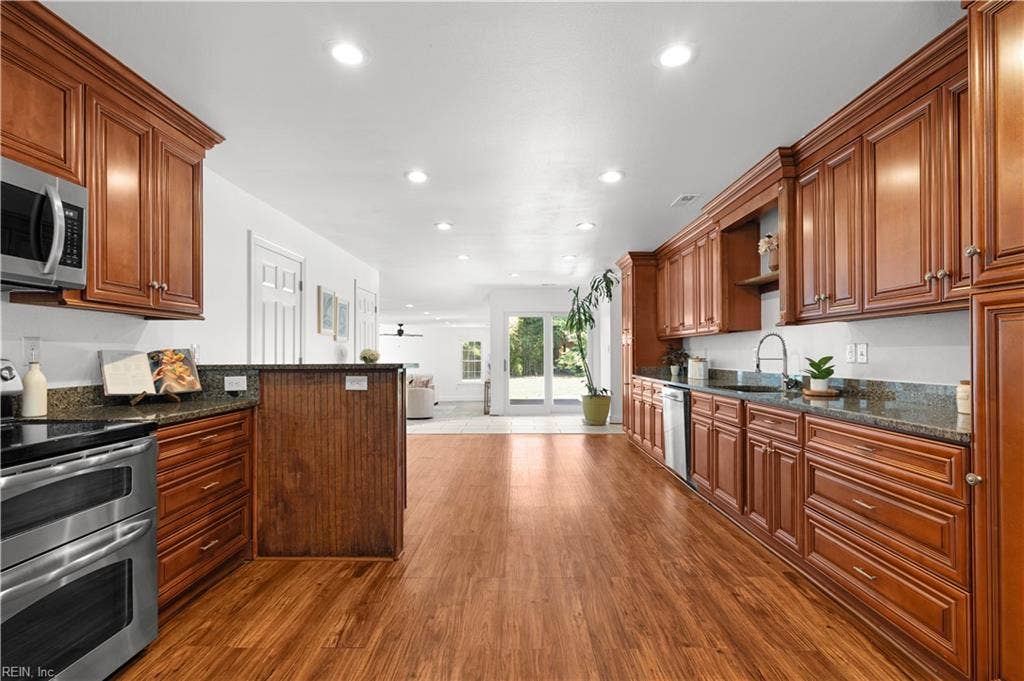 657 Johnson Street, Virginia Beach, VA 23452