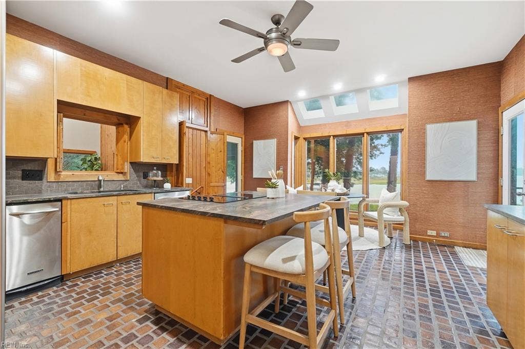 1882 Cherry Grove Road N, Suffolk, VA 23432 1882 Cherry Grove Road N, Suffolk, VA 23432