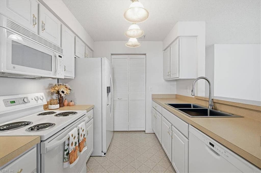 201 Bristol Common, Bristol Commons, Williamsburg, VA 23188