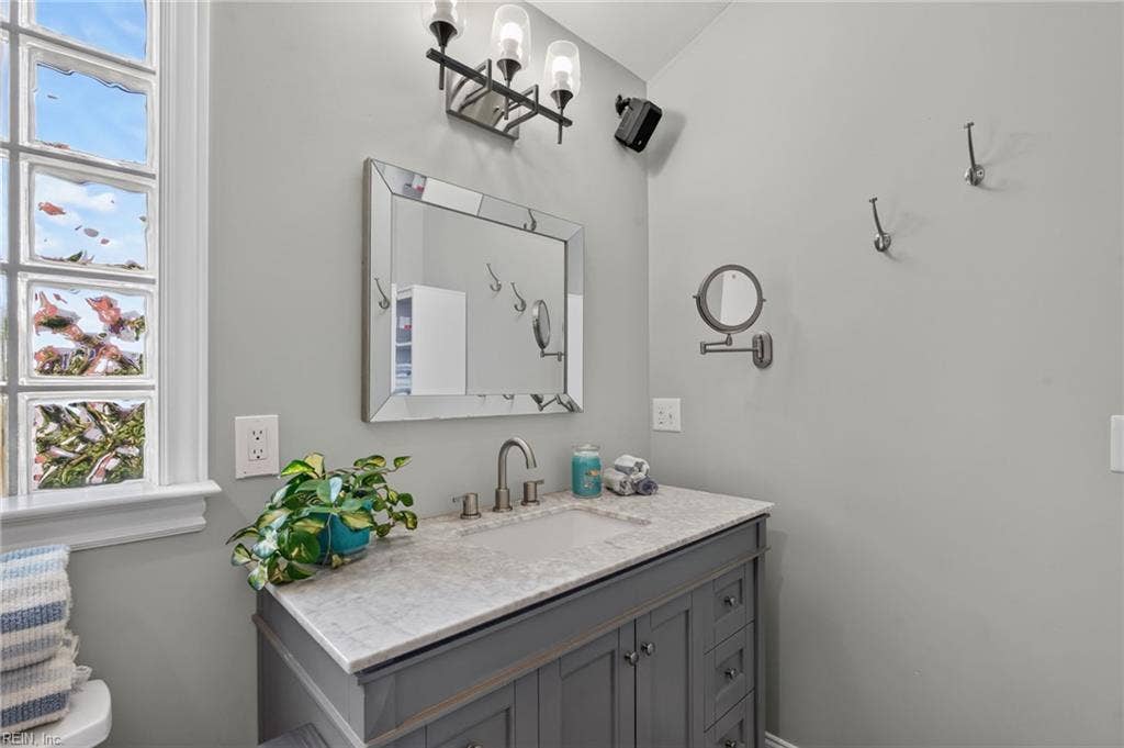 310 S Willard Avenue, Hampton, VA 23663