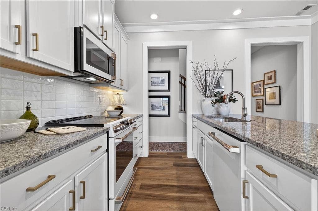 1008 Gadsby Lane, Williamsburg, VA 23185 1008 Gadsby Lane, Williamsburg, VA 23185
