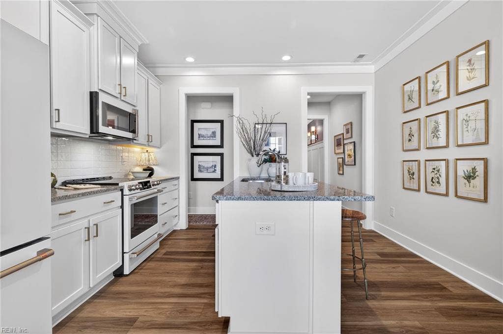 1008 Gadsby Lane, Williamsburg, VA 23185 1008 Gadsby Lane, Williamsburg, VA 23185