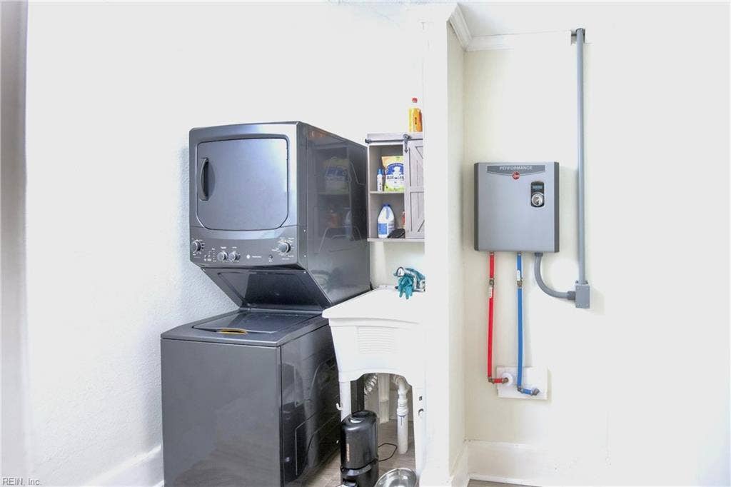 1049 Norwich Ave Avenue, Virginia Beach, VA 23455 Seperate Laundry room.