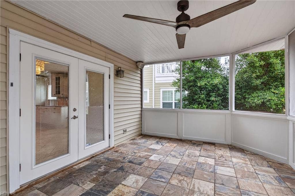 414 Pinewood Drive, Virginia Beach, VA 23451 Screened in Porch.