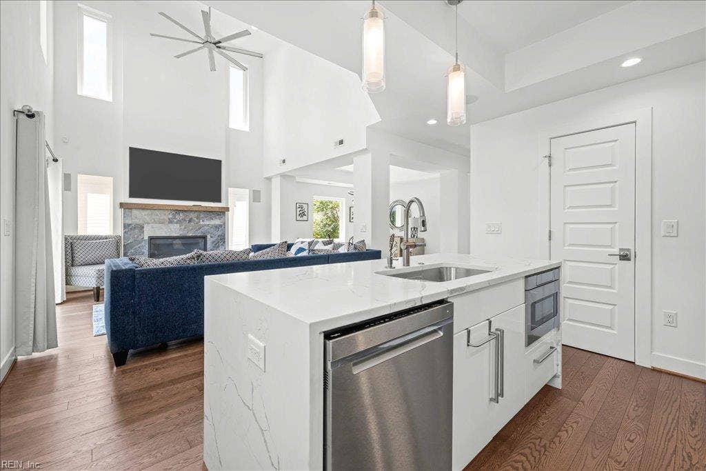 19 Brough Lane, Hampton, VA 23669 19 Brough Lane, Hampton, VA 23669