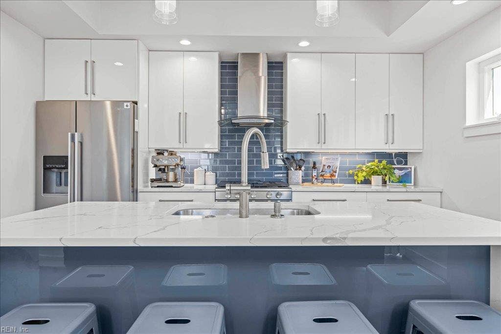 19 Brough Lane, Hampton, VA 23669 19 Brough Lane, Hampton, VA 23669