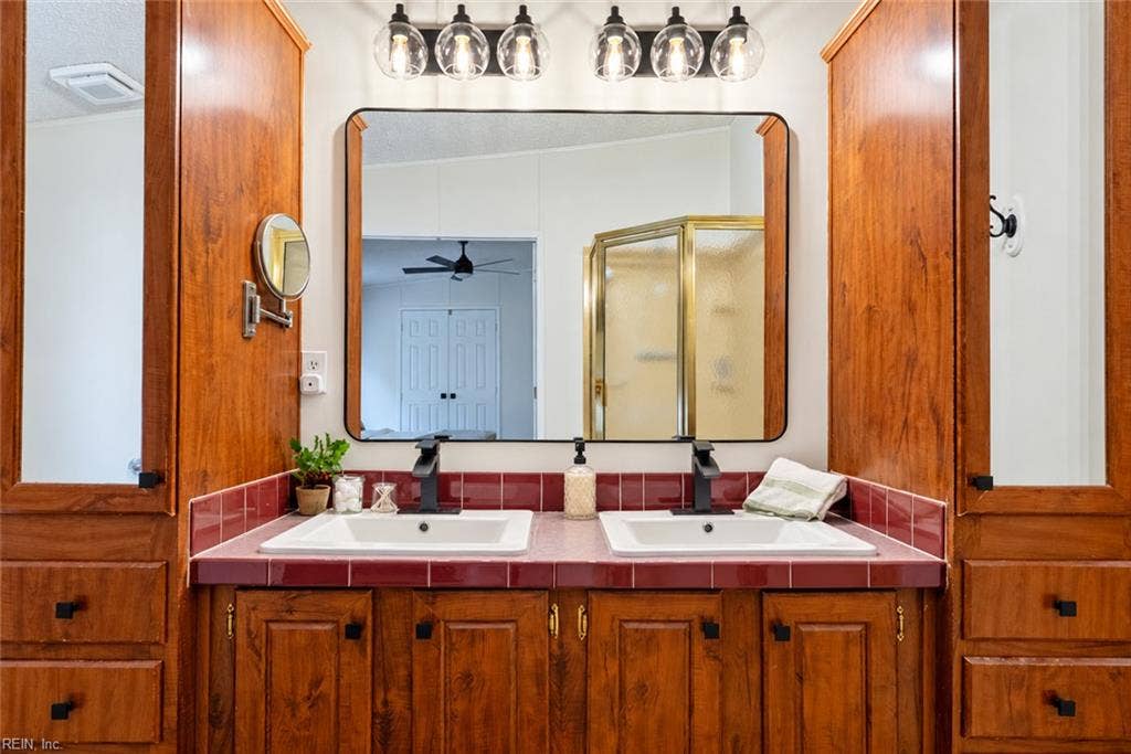 New sinks in the primary en suite bathroom