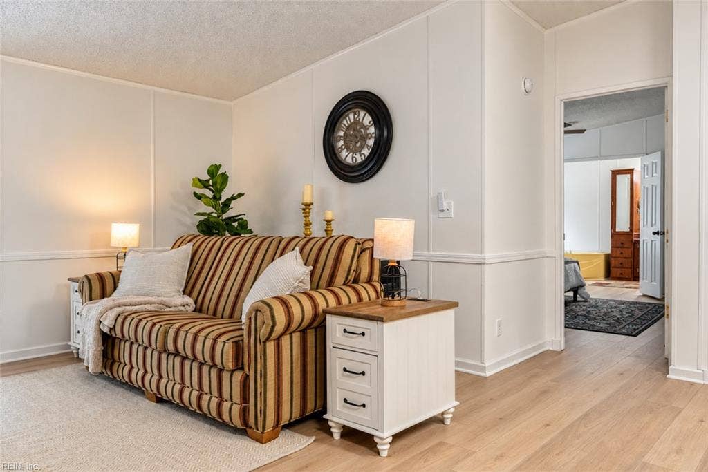 Family Rooom, primary bedroom entry