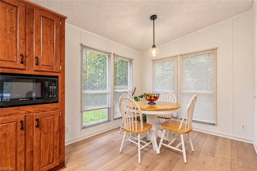 Eat in kitchen area with spacious pantry