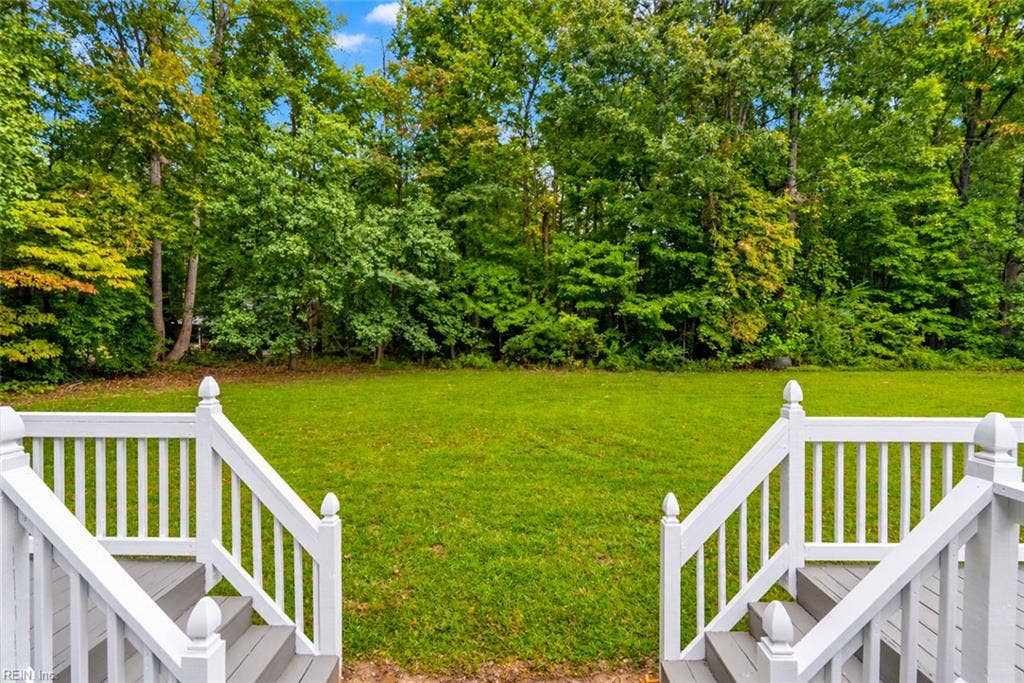 dual steps from deck to back yard