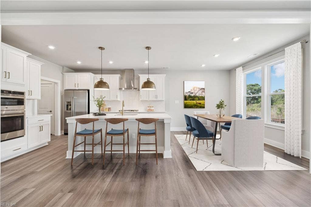 Kitchen & Dining