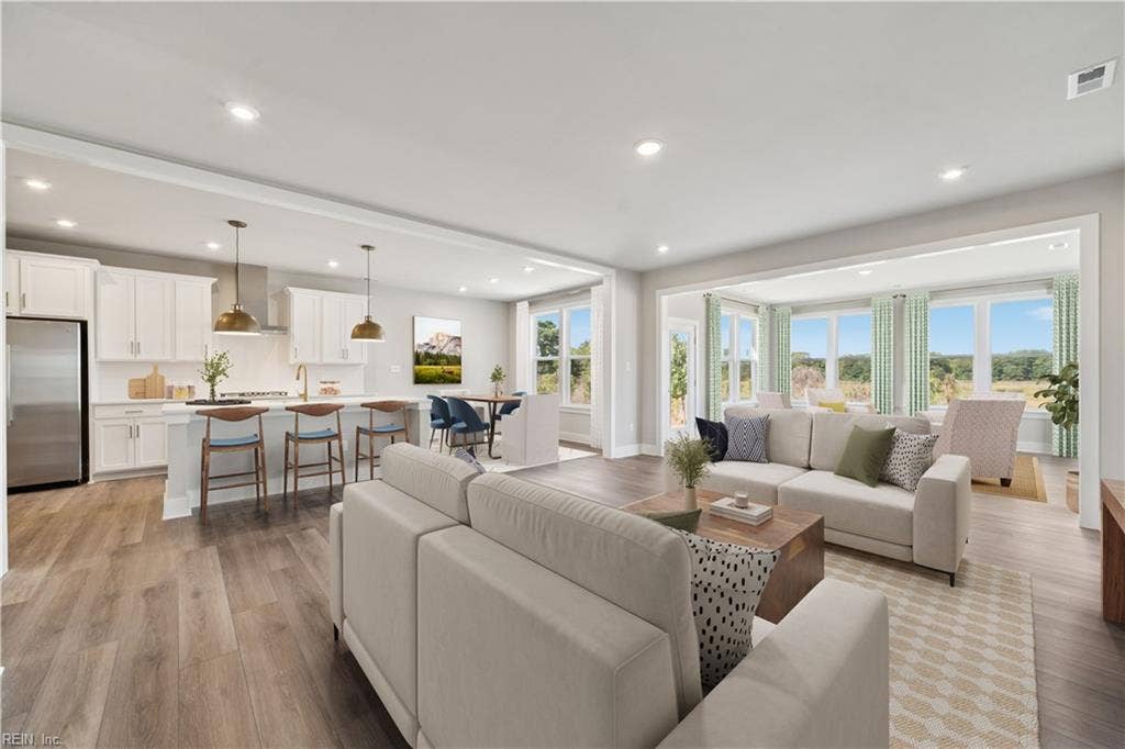 Family Room Into Kitchen & Morning Room
