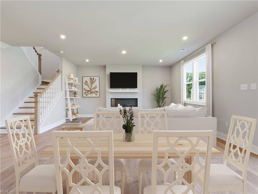 2110 Wentworth Crossing, Mallory Pointe, Smithfield, VA 23430 Dining