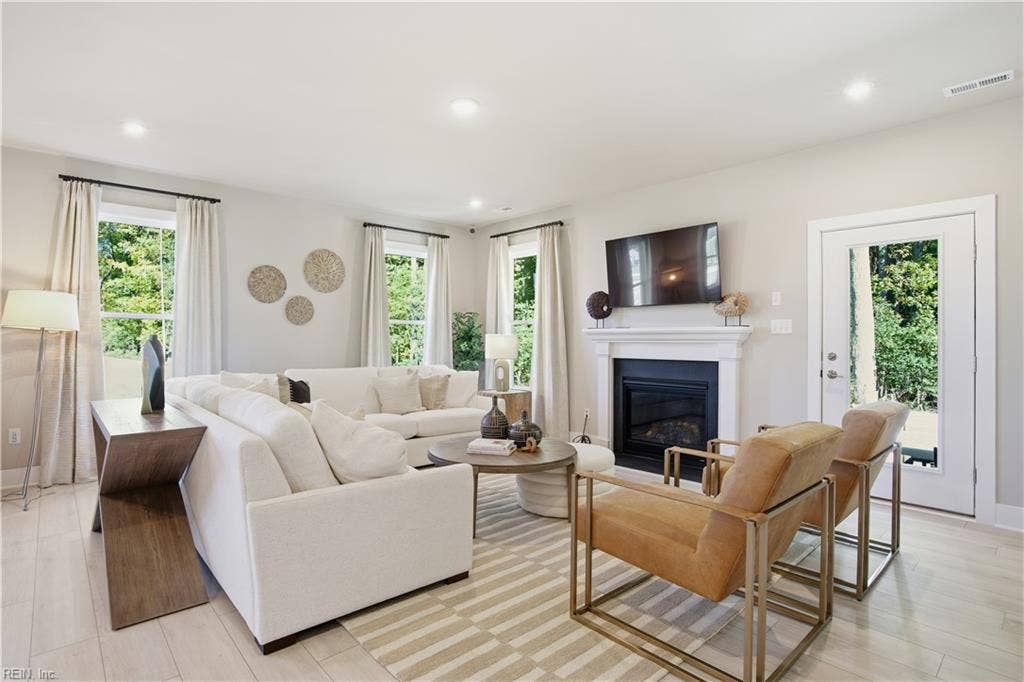 124 Getty Road, River Highlands, Suffolk, VA 23434 *Photo of Similar Decorated Model* Family Room