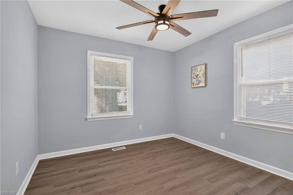 Bedroom #310.9ft x 8ft